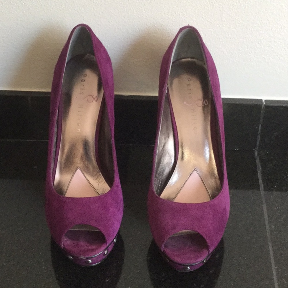 Paris Hilton suede platform heel peep toe pump